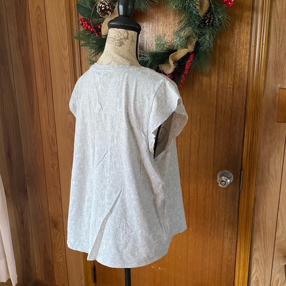 Embroidered flutter tee - Picture 9 of 9